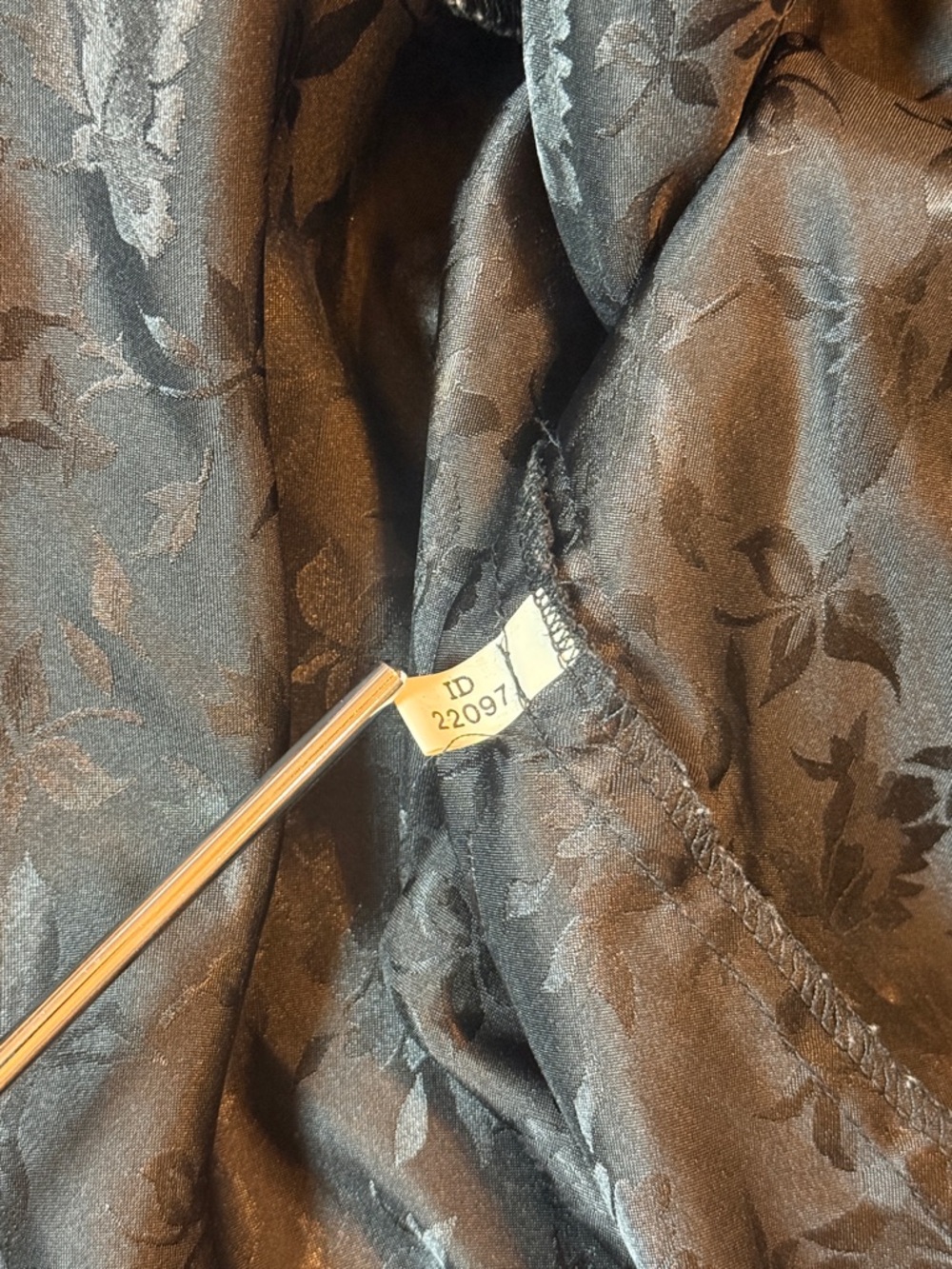 Vintage Victoria’s Secret Gold Label Satin Robe Black Floral M/L - Picture 11 of 11